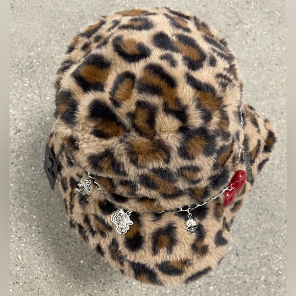 NWT Ed Hardy Love Kills Cheetah Print Faux Fur Bucket Hat w/ Charms - Picture 6 of 10